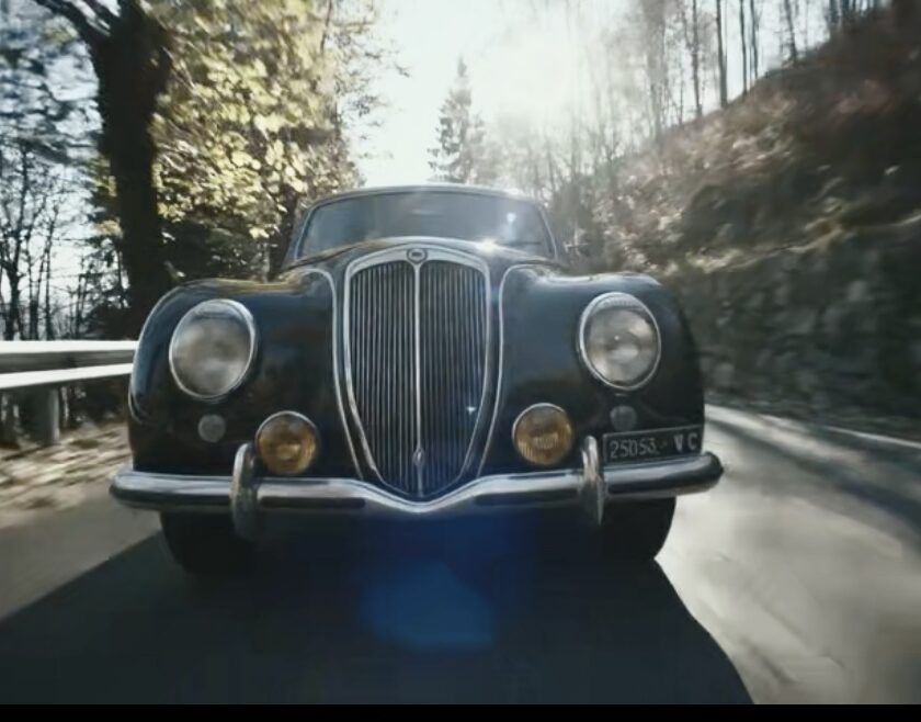 Il profumo non si vede. Si racconta con un’auto.
